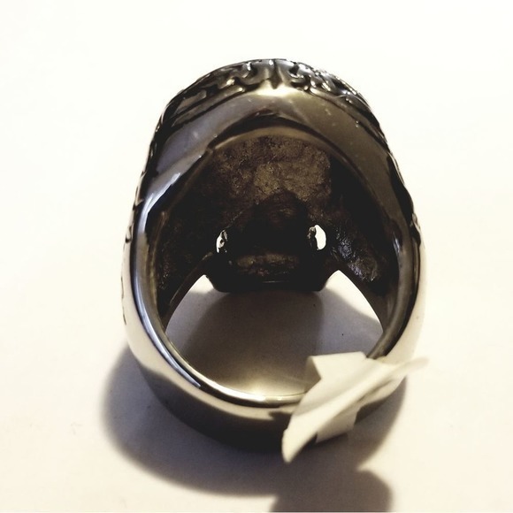 New stainless steel skull ring w/red eyes size 11 - Picture 2 of 4